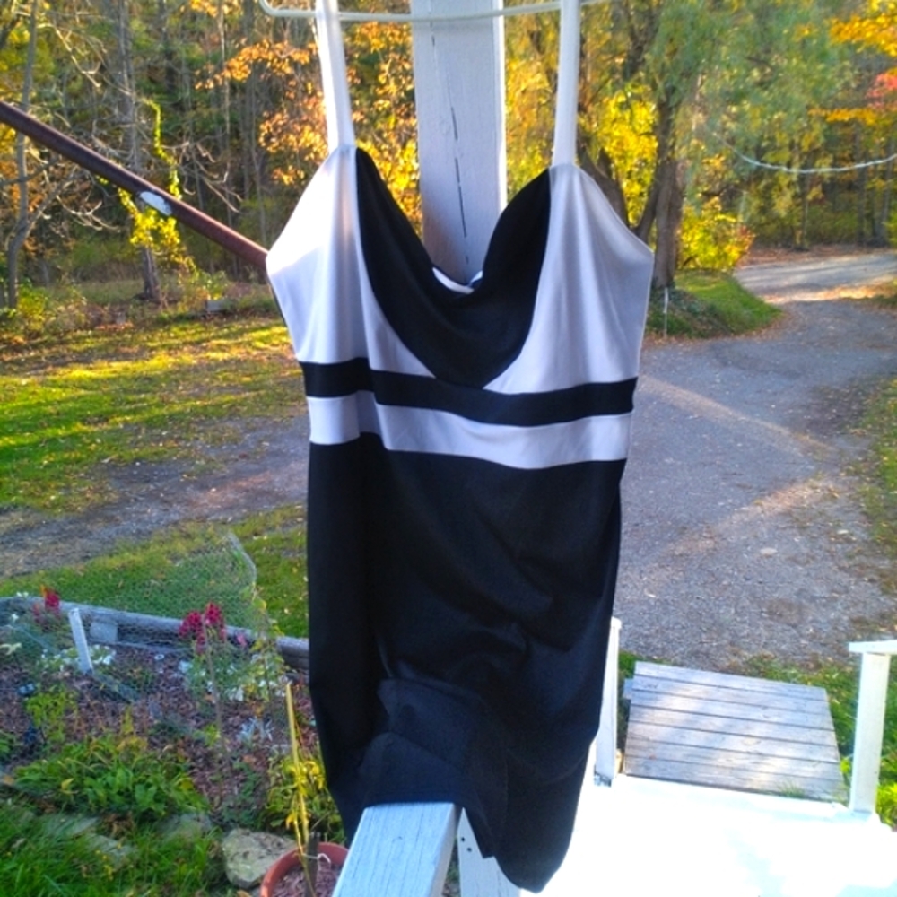 **Rosegal Black & White Dress